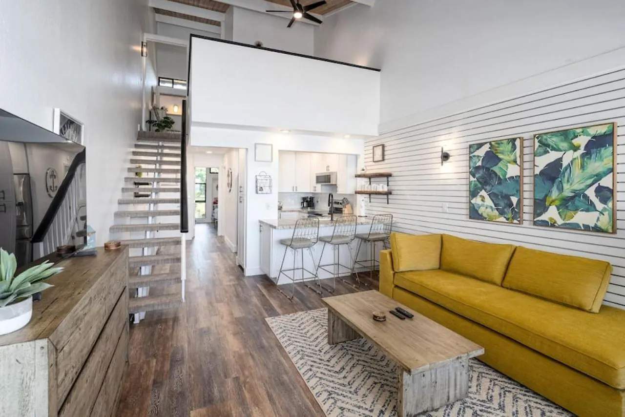 Modern-Rustic Beach Renovation Direct Oceanfront Penthouse Kahana