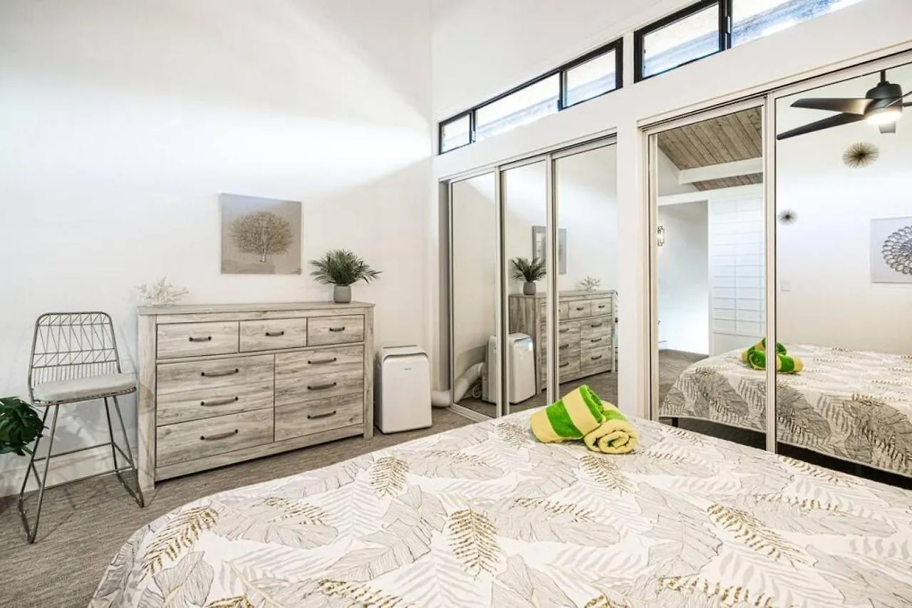 Vakantiehuis Modern-Rustic Beach Renovation Direct Oceanfront Penthouse Kahana
