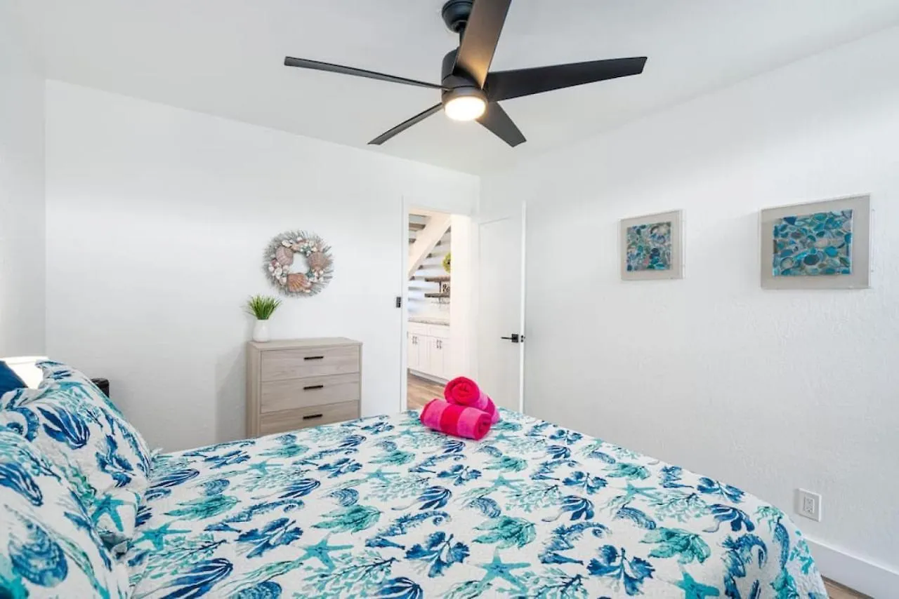 Vakantiehuis Modern-Rustic Beach Renovation Direct Oceanfront Penthouse Kahana Verenigde Staten