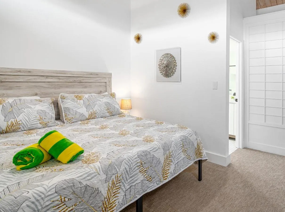 Vakantiehuis Modern-Rustic Beach Renovation Direct Oceanfront Penthouse Kahana Verenigde Staten