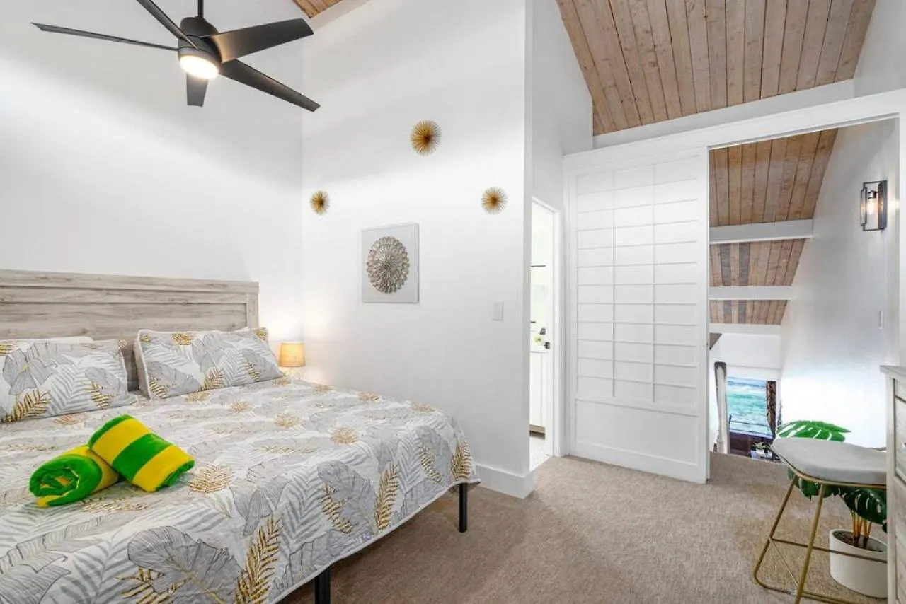 Modern-Rustic Beach Renovation Direct Oceanfront Penthouse Kahana 0*,