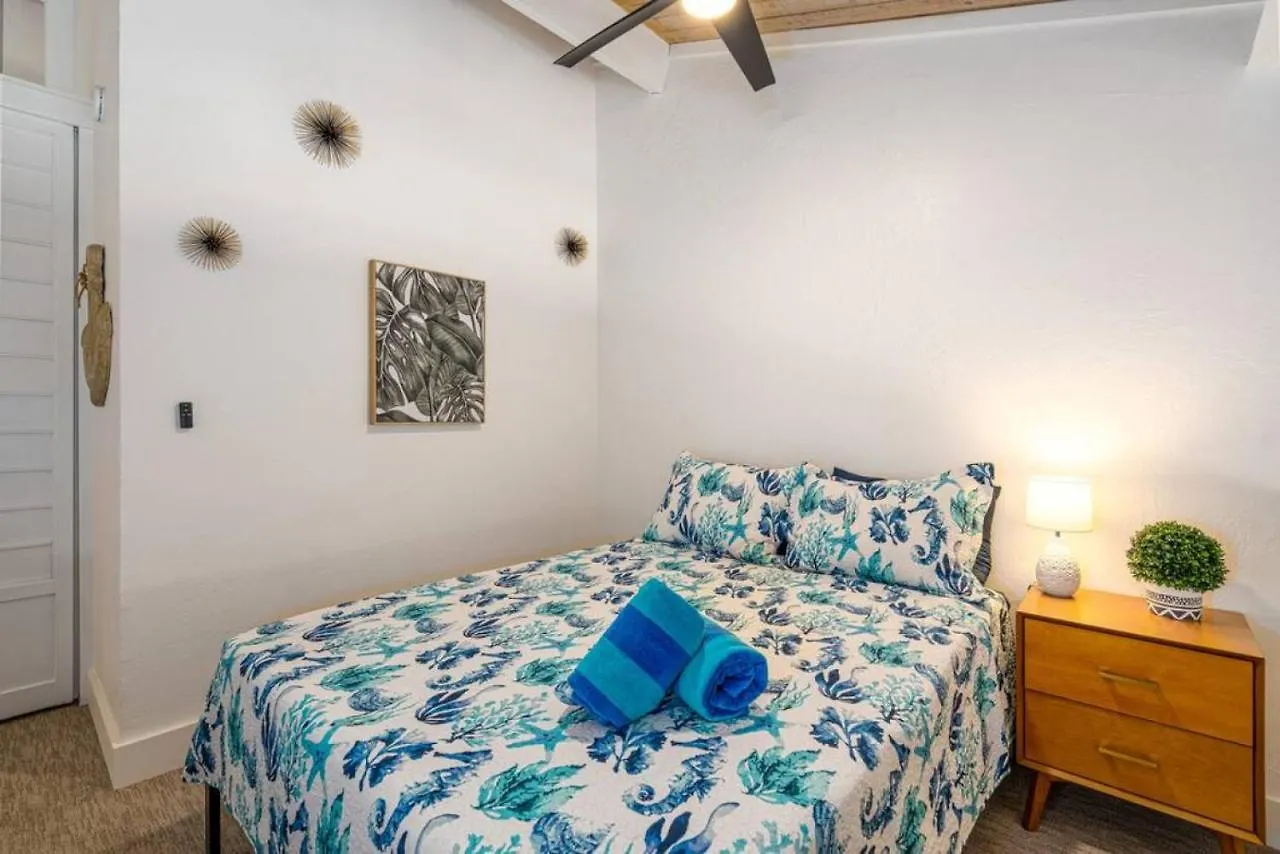 Modern-Rustic Beach Renovation Direct Oceanfront Penthouse Kahana 0*,